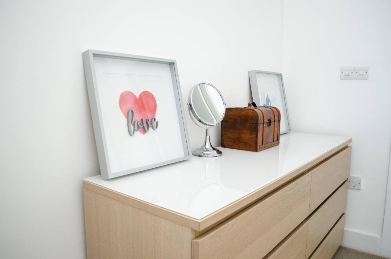 Serviced Apartment In Liverpool City Centre - Free Parking - Balcony - By Happy Days Extérieur photo