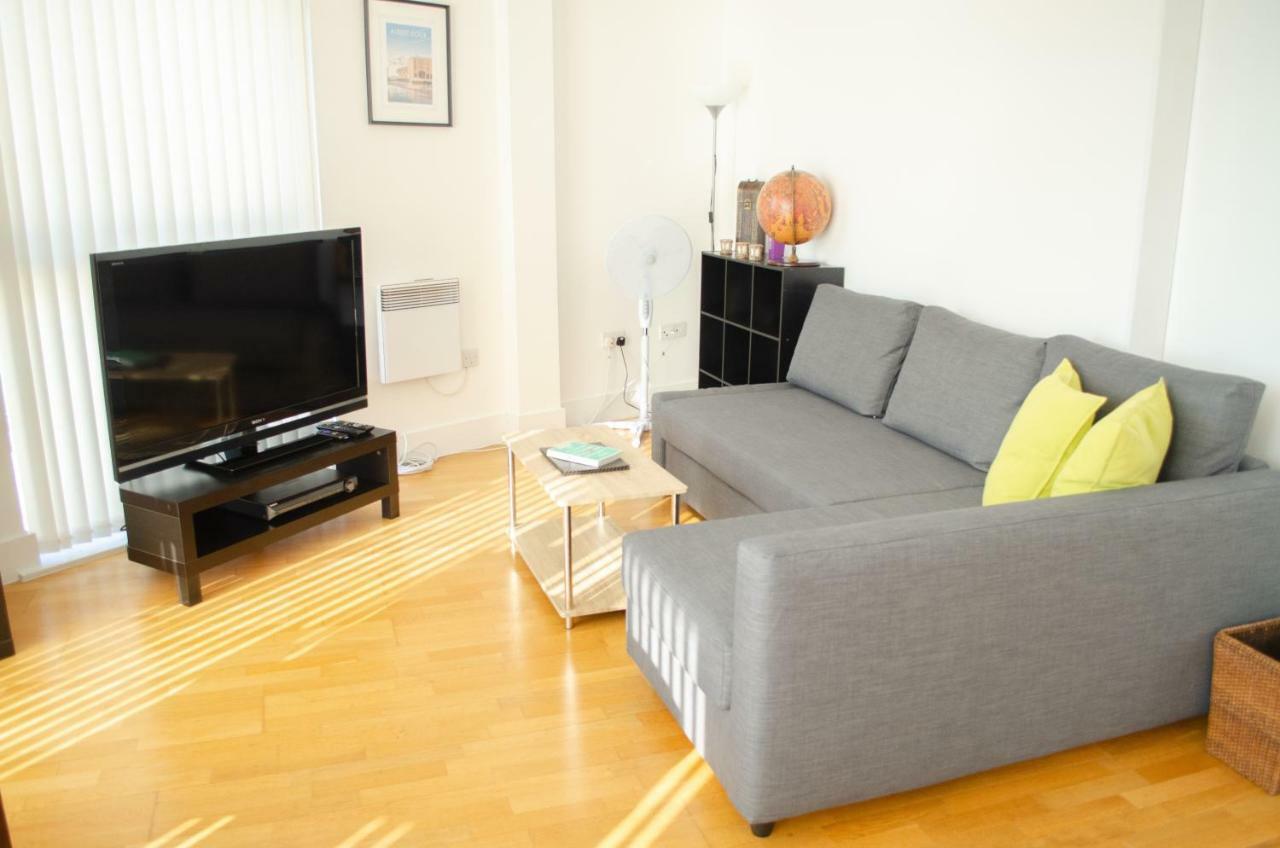 Serviced Apartment In Liverpool City Centre - Free Parking - Balcony - By Happy Days Extérieur photo