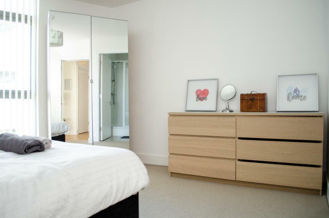 Serviced Apartment In Liverpool City Centre - Free Parking - Balcony - By Happy Days Extérieur photo
