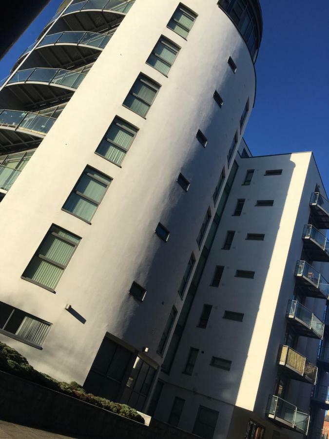 Serviced Apartment In Liverpool City Centre - Free Parking - Balcony - By Happy Days Extérieur photo